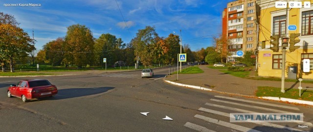 В Кингисеппе учительница перевела детей через дорогу на красный сигнал светофора