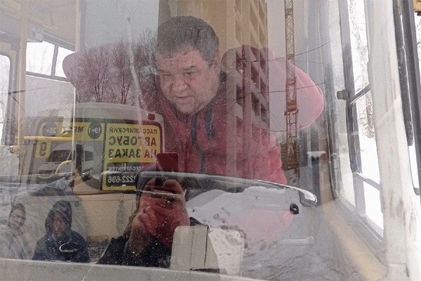 В Балаково водитель намерено зажал девочку дверями автобуса