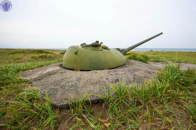 Заброшенный на Сахалине артиллерийский взвод танковых башен "Стародубское"