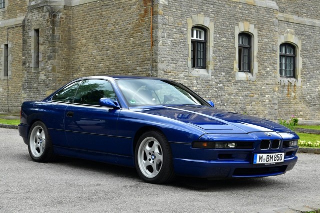 BMW E32 с двигателем V16 – безумный концепт, который так и не пошел в серию