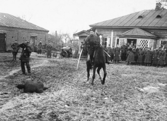 С шашками против танков: чем закончилась последняя кавалерийская атака в истории