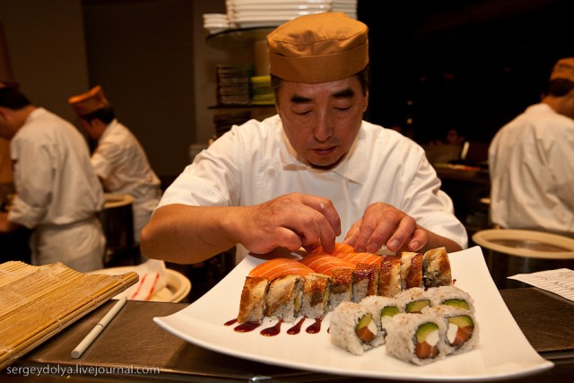 Лучший суши-бар в Вегасе и ролл "Радуга"