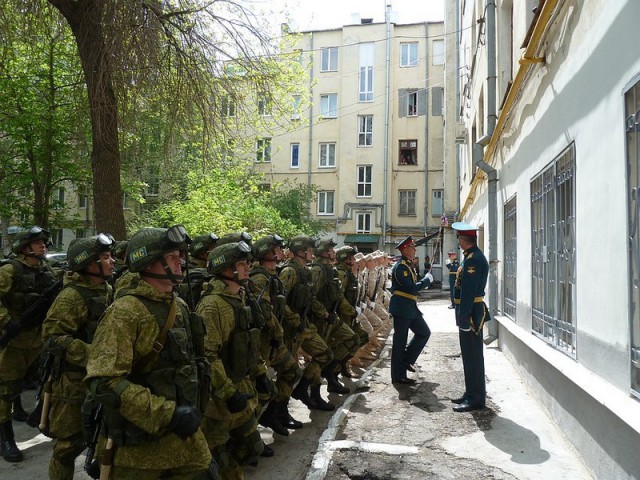 В Гомельском районе ветерану, который не смог приехать на парад, устроили его прямо возле дома в деревне