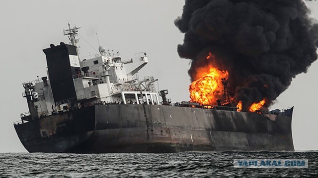 Эпичное морское происшествие. Не хватает только пиратов в кадре и крики - на абордаж!
