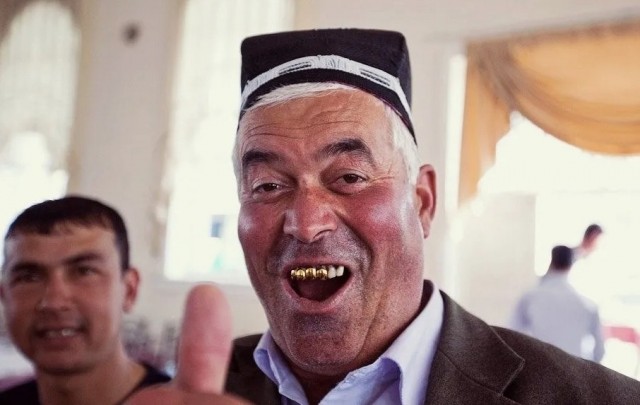 Россия поделилась с таджикскими школами продуктами и кухонным оборудованием.