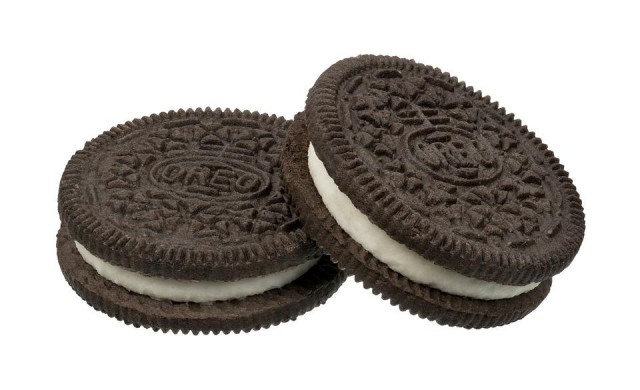Почему при разделении Oreo на две половинки весь крем остаётся на одной печеньке