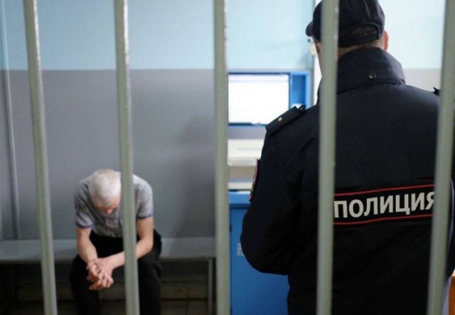 Россиянин тайно продал машину подруги, чтобы сводить её в ресторан