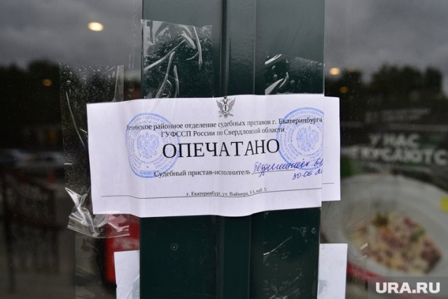 ТРЦ «Гринвич» закрылся — двери опечатали. Фото