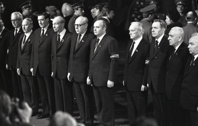 23 апреля 1985 — Апрельский пленум ЦК КПСС провозгласил курс на Перестройку