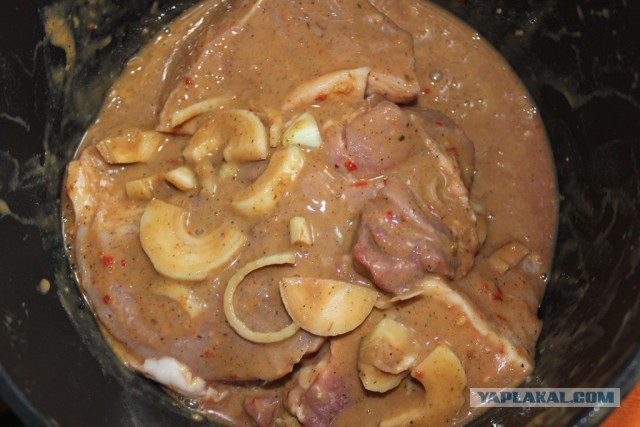 Стейк с картошкой и зеленью