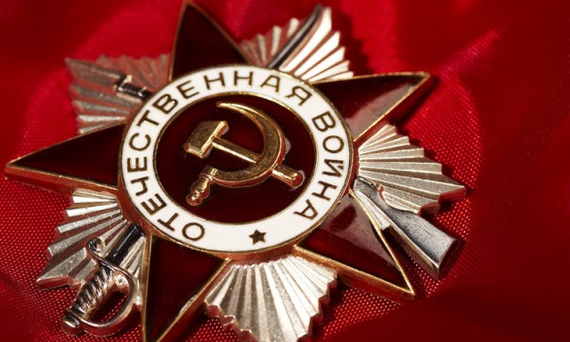Про Серп и Молот и один праздничный видеоролик...