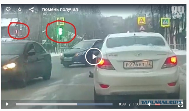 В Тюмени мужик решил перейти дорогу на красный свет и получил по морде