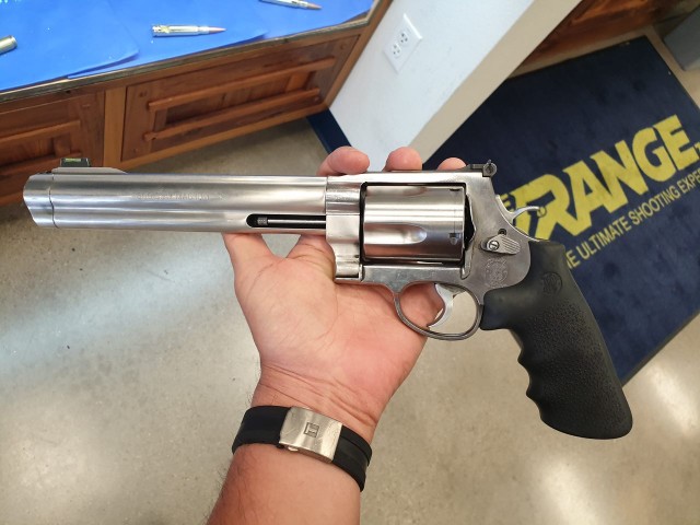 Стрельба из Desert Eagle в тире