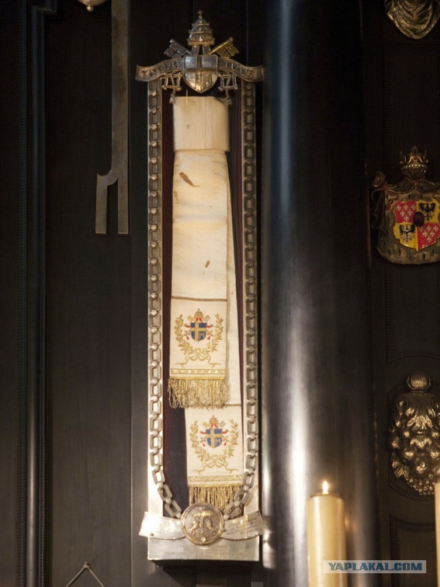 У гроба Папы Иоанна Павла II