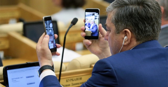 Сотрудников администрации президента РФ обязали избавиться от iPhone к 1 апреля