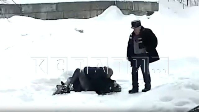 Мужчина зарезал ухажера бывшей жены прямо на пороге подъезда дома в Нижнем Новгороде [новые подробности]