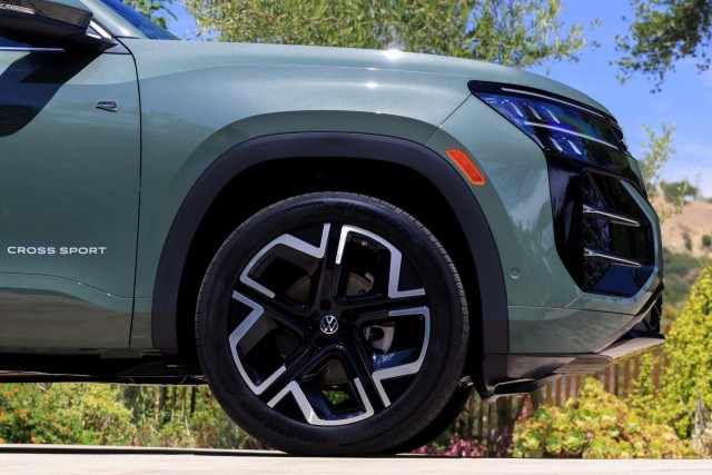 Представлен Volkswagen Atlas Cross Sport 2027: 2-х литровый двигатель 282 л.с., 8- ст.автомат, ~ цена 40 тыс.$