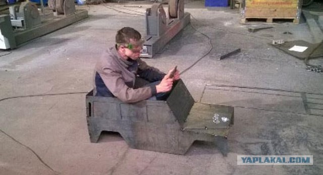 Мангал в форме Mercedes Gelandewagen