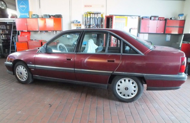 Капсула времени: Opel Omega 1992 года с пробегом 705 км