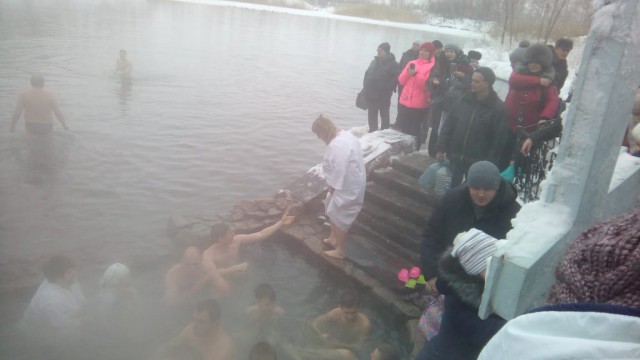 Взрыв эмоций: снимки с крещенских купаний в Челябинске