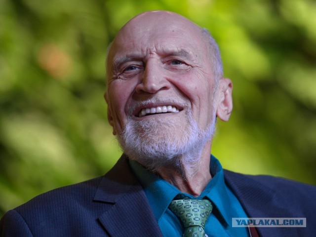Это такие мамки с пистолетом