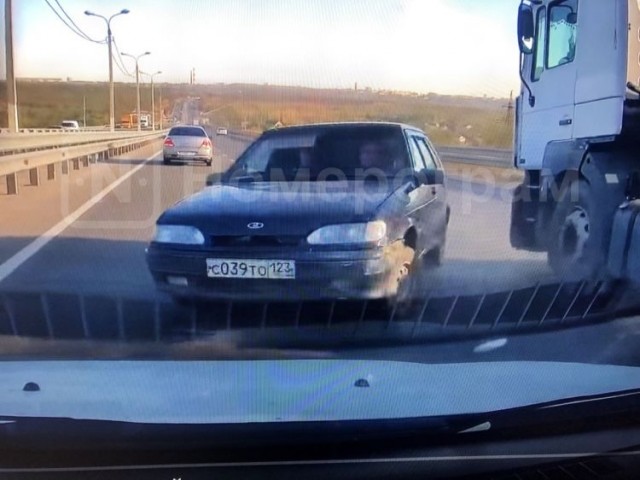 Вдруг откуда ни возьмись появился...