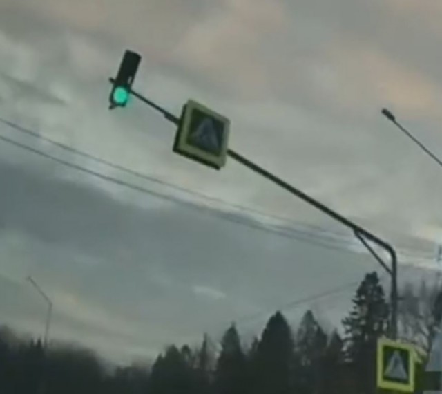 Два человека погибли при столкновении маршрутки и грузовика в Пушкино. Ещё шестеро пострадали