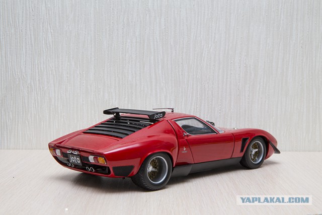 Lamborghini в масштабе 1:18