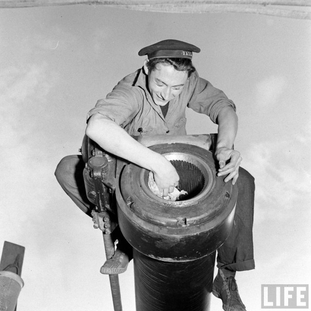 " Веселый Роджер" над субмариной