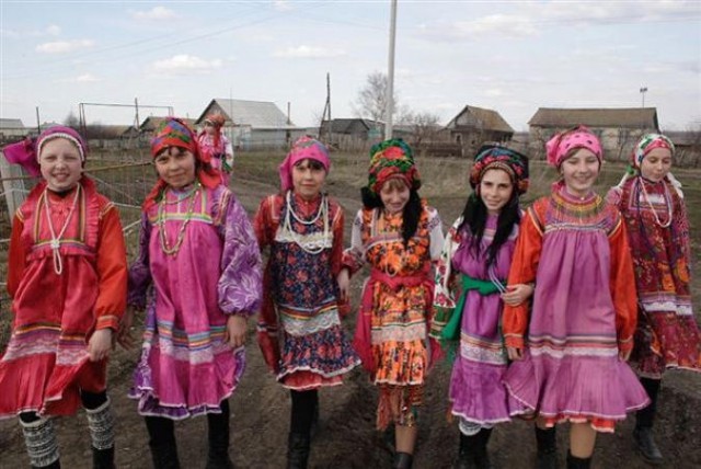 Конкурс "Особенности национальной одежды"