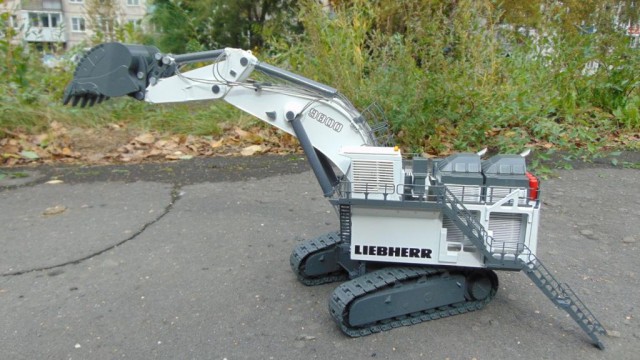 LIEBHERR R9800 Радиоуправляемая дилерская модель экскаватора в 50 масштабе