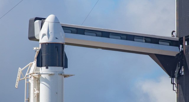 Первый гражданский экипаж SpaceX для полёта на орбиту в скафандрах