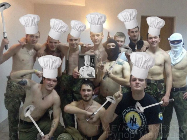 Нацист из полка "Азов" пытался покинуть Мариуполь под видом мирного жителя
