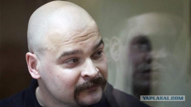 Суд закрыл уголовное дело об убийствах Тесака в связи с его смертью.