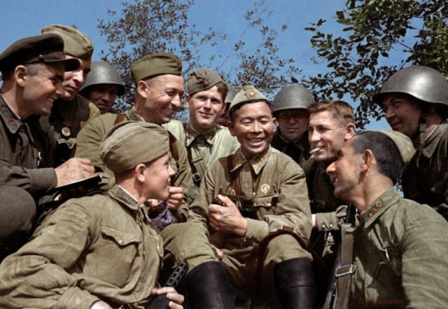 1942 год в 60 фотографиях