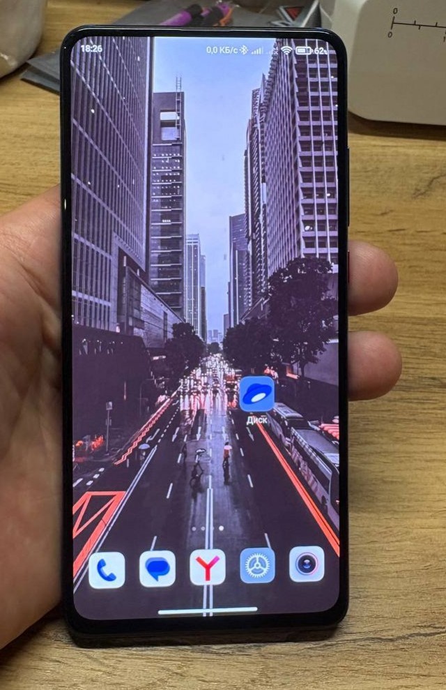 Запродам iphone se, mi 9t pro, 13 lite