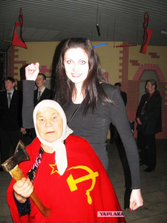 Фотожаба: девушка с топором