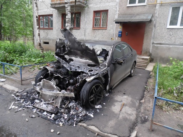 Владелец сгоревшей Lada Vesta: машины с мотором 1.8 очень опасны