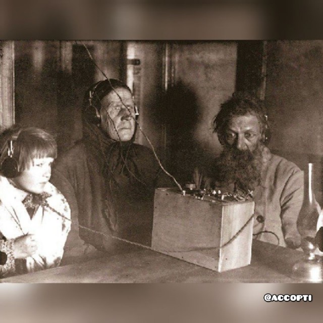 "Балы, красавицы, лакеи, юнкера, и вальсы Шуберта, и хруст французской булки"