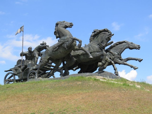Советские монументы и уличные памятники