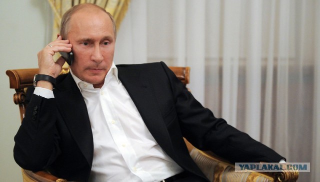 Путин и Макрон провели телефонный разговор