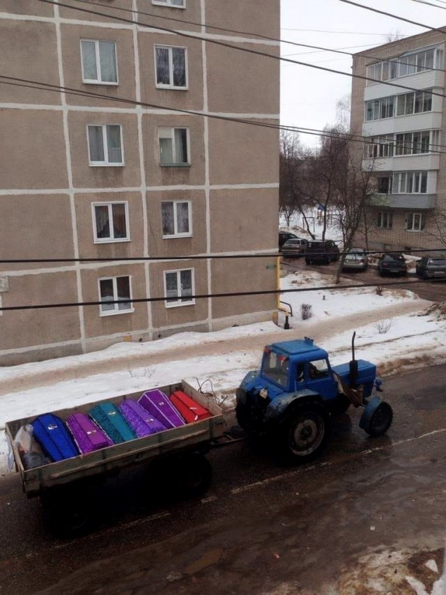Синий трактор не представляет