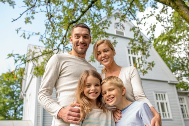 В России предложили бесплатно давать землю семьям после 10 лет брака