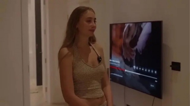 Лили Филлипс отправилась в дома престарелых ради контента на онлифанс