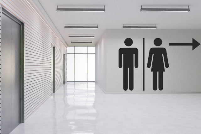 Если вы долго будете сидеть в туалете на работе, то вас могут уволить
