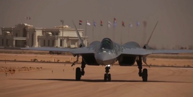 Российский истребитель пятого поколения Су-57Э продемонстрировал исключительную дальность полета с вкладными топливными баками
