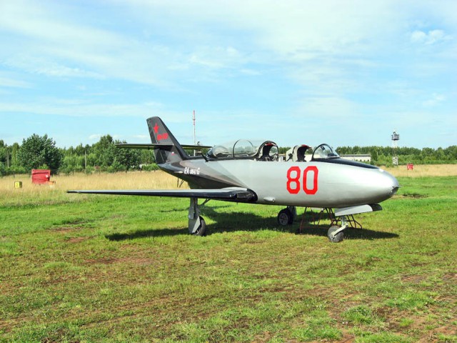 Редкий зверь. Як-32. Пост одного самолёта.