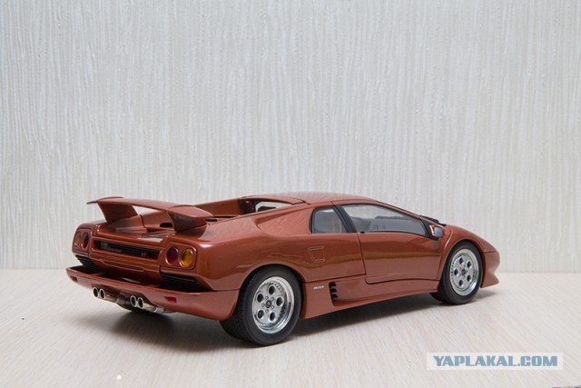 Lamborghini в масштабе 1:18