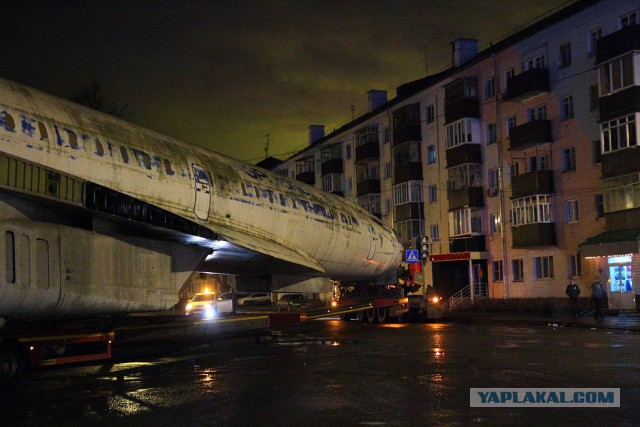 Ту–​​144. Казань. Перевозка на новое место