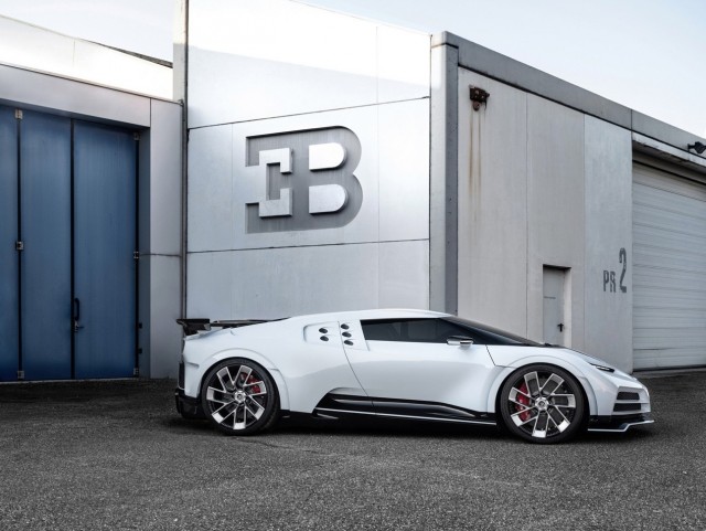 Bugatti представила фотографии своего нового гиперкара, который получил название Centodieci